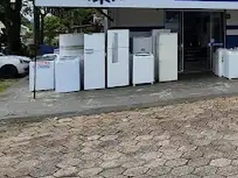 Geladeiras e freezers na exposição da loja