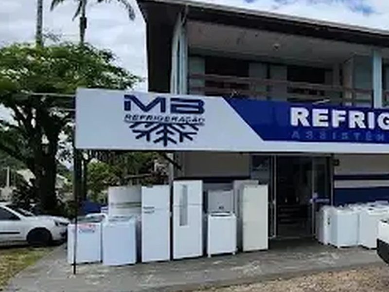 Fachada e comunicação visual da Refrigeração MB